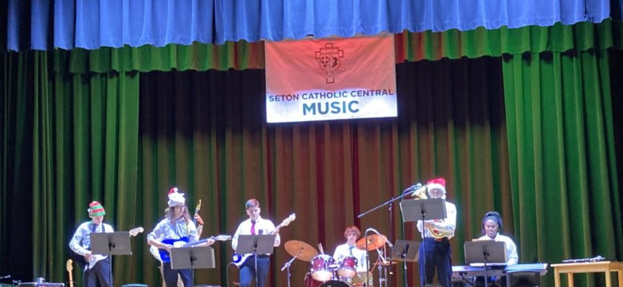Concert Band Performs in Christmas Concert 