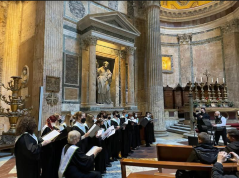 The SCC Select Choir singing in Italy in 2022.