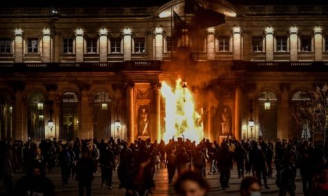 The city hall is set on fire in Bordeaux. (Photo: Ugo Amez/SIPA/REX/Shutterstock)